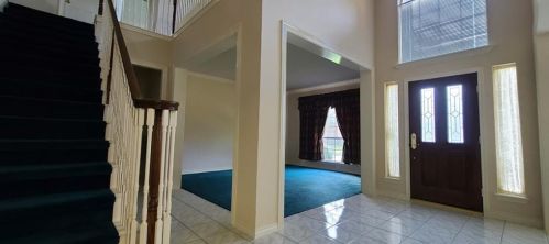 1113 Hunters Crk Dr, Carrollton TX 75007-1112 exterior