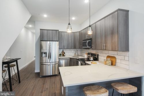 2120 Franklin St, Philadelphia, PA 19122-1322