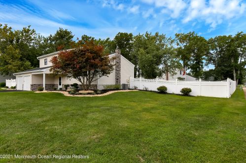 2 Ramble Way, Hazlet, NJ 07730-1918