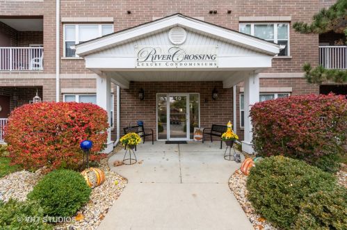 10 Gilbert St, South Elgin, IL 60177-1705
