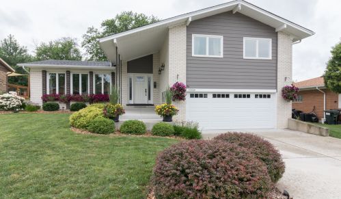 15304 Maple Dr, Oak Forest, IL 60452-1526