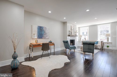 950 Front St, Philadelphia PA 19147-0043 exterior