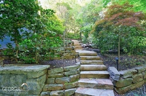 620 Colebrook Ct, Atlanta GA  30327-4710 exterior