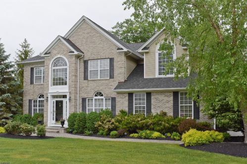 41 Saunders Ln, Hackettstown, NJ 07840-5531