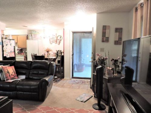 6812 Brentwood Stair Rd, Fort Worth TX  76112-3319 exterior