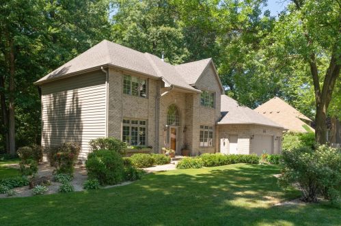 4275 Ithaca Ln, Minneapolis, MN 55446-2798