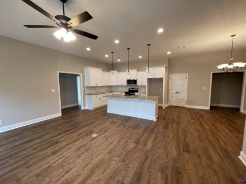 482 Nandina Ct, Warner Robins, GA 31088-9168