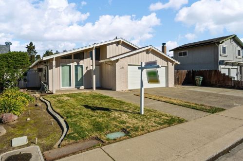 908 Alpine Ave, Manteca, CA 95336-3822