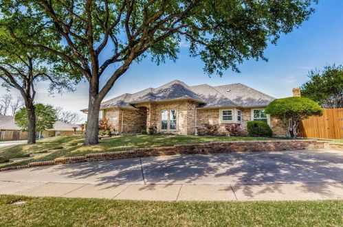 2101 Nob Hl, Carrollton TX 75006-2822 exterior