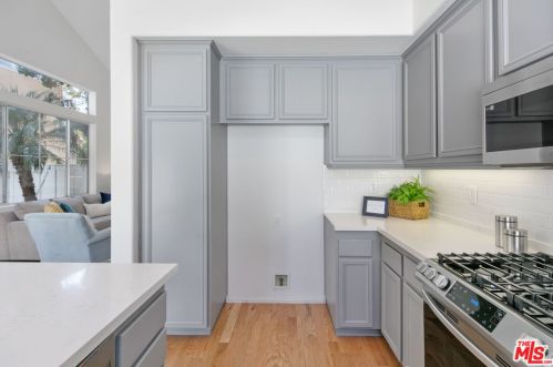 47 Del Carlo, Irvine CA  92606-8824 exterior