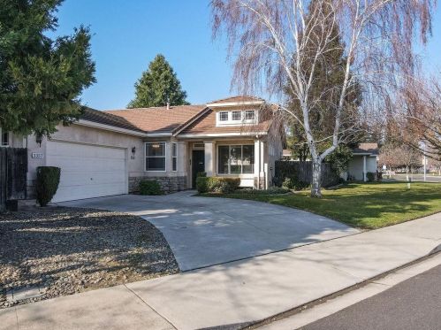 3357 Four Seasons Dr, Turlock, CA 95382-9713