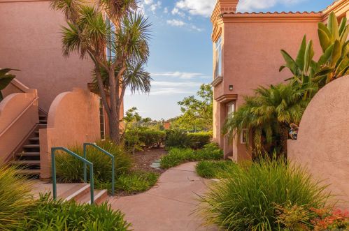 3505 Cameo Dr, Oceanside, CA 92056-6357