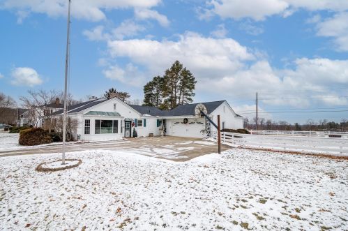 252 Broadmoor Blvd, Springfield OH  45504-1120 exterior