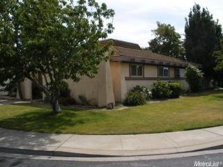 375 Oak Ave, Ripon, CA 95366-2172