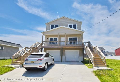 246 Evergreen Dr, Berkeley Township, NJ 08721-3114