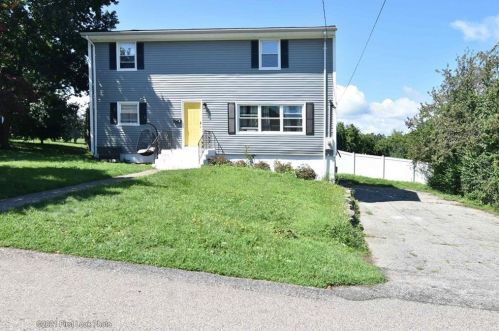 5 Maple Ter, Middletown, RI 02842-4837