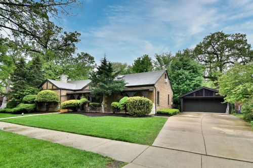8648 Rockefeller Ave, Brookfield, IL 60513-1415