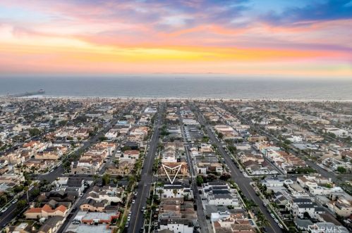 605 12th St, Huntington Beach CA  92648-4035 exterior
