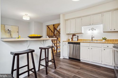 8675 Hickory Ridge Ct, Springfield VA  22153-3703 exterior