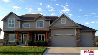 7669 Castle St, Omaha, NE 68046-4638