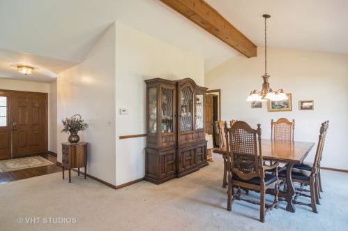 1068 Pear Tree Ln, Wheeling, IL 60090-5719