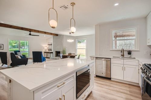 8408 Cayuga Dr, Austin TX 78749-3972 exterior