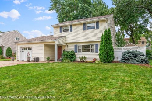 21 Hemlock St, Hazlet, NJ 07730-2183