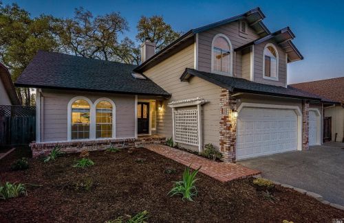 243 Deanna Pl, Windsor, CA 95492-8674