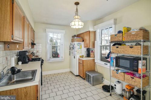 131 Colonial Ave, Haddonfield NJ 08033-1503 exterior