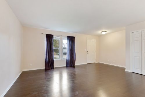 228 Johnson St, Pingree Grove, IL 60140-4004