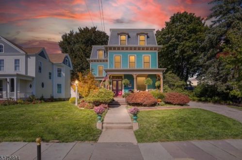 404 Moore St, Hackettstown, NJ 07840-2142