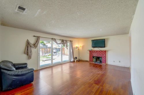 8621 Delta Dr, Gilroy, CA 95020-3713
