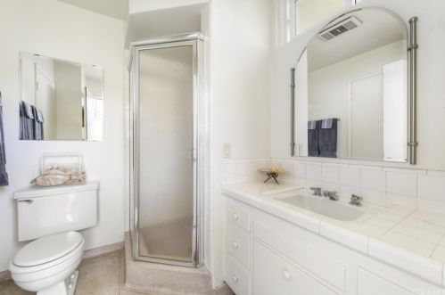 1660 Cielito Dr, Glendale CA  91207-1022 exterior