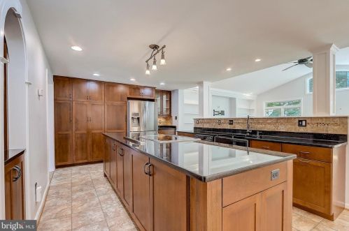 5724 Brothers Partnership Ct, Columbia MD  21045-2601 exterior