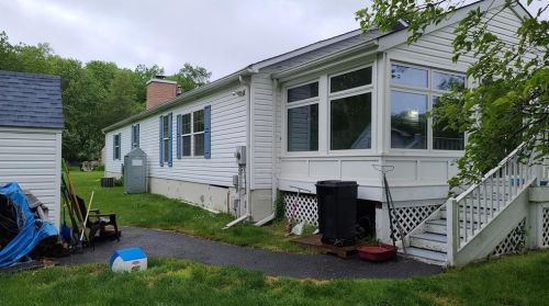 70 Mockingbird Ln, Tiverton, RI 02878-2372