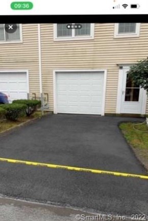 85 Summit Cmns, Derby CT  06418-1262 exterior