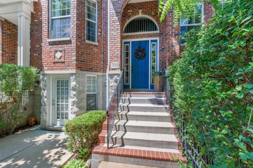 709 Prescott Ct, Naperville, IL 60563-2484