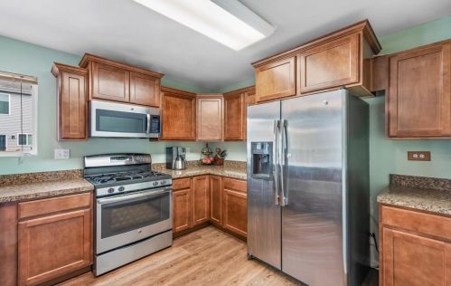 1252 Alta Vista Dr, Pingree Grove IL  60140-2057 exterior