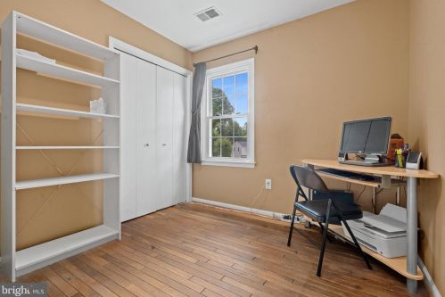 5637 Fort Corloran Dr, Springfield VA  22015-2114 exterior