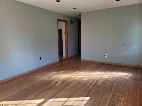 74 Remsen St, South Bound Brook, NJ 08880-1318