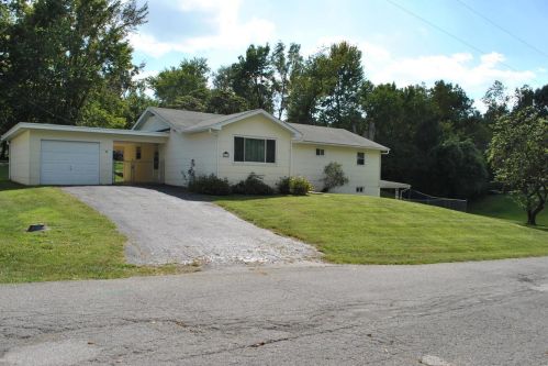530 Walnut St, Winfield, MO 63389-1144