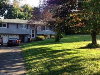 7 Ledgewood Rd, Watertown, CT 06795-1303