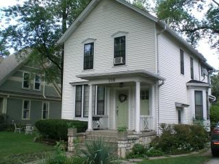 516 Center St, Naperville IL  60563-3137 exterior