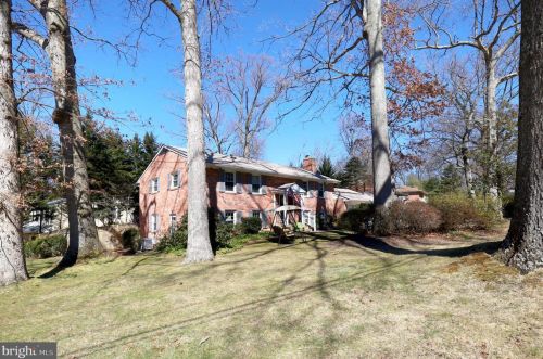 4440 Stark Pl, Annandale, VA 22003-3960