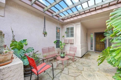 8006 Wymark Dr, Elk Grove, CA 95758-1011