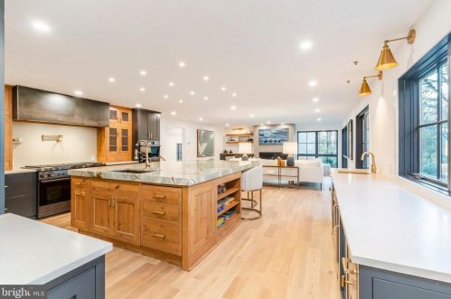 603 Gravers Ln, Philadelphia PA 19118-2806 exterior