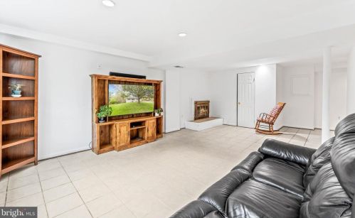 5225 Heming Ave, Springfield VA  22151-2942 exterior