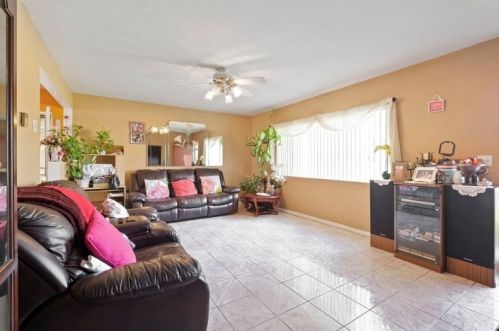 4852 111th Pl, Inglewood, CA 90304-2537