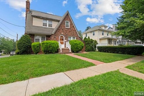 172 Larch Ave, Teaneck, NJ 07666-2344