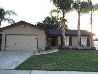 2812 Paula Dr, Clovis, CA 93612-4605